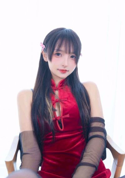 被闺蜜扒了内裤光着屁股打