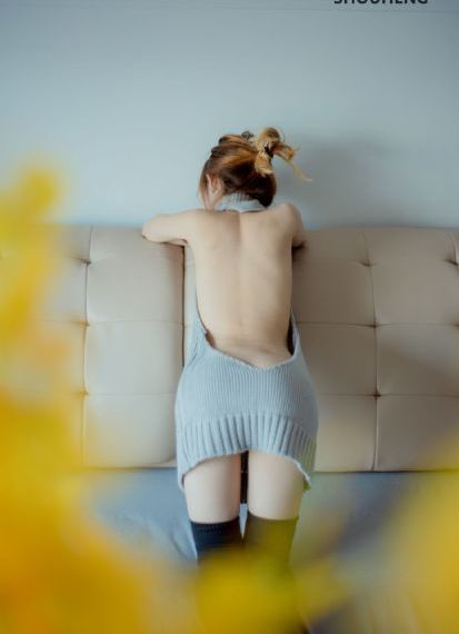 24岁性感的尹律