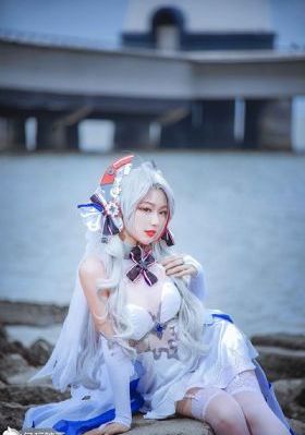25岁的女高中生