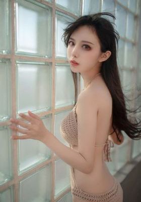 不扣钮扣的女孩